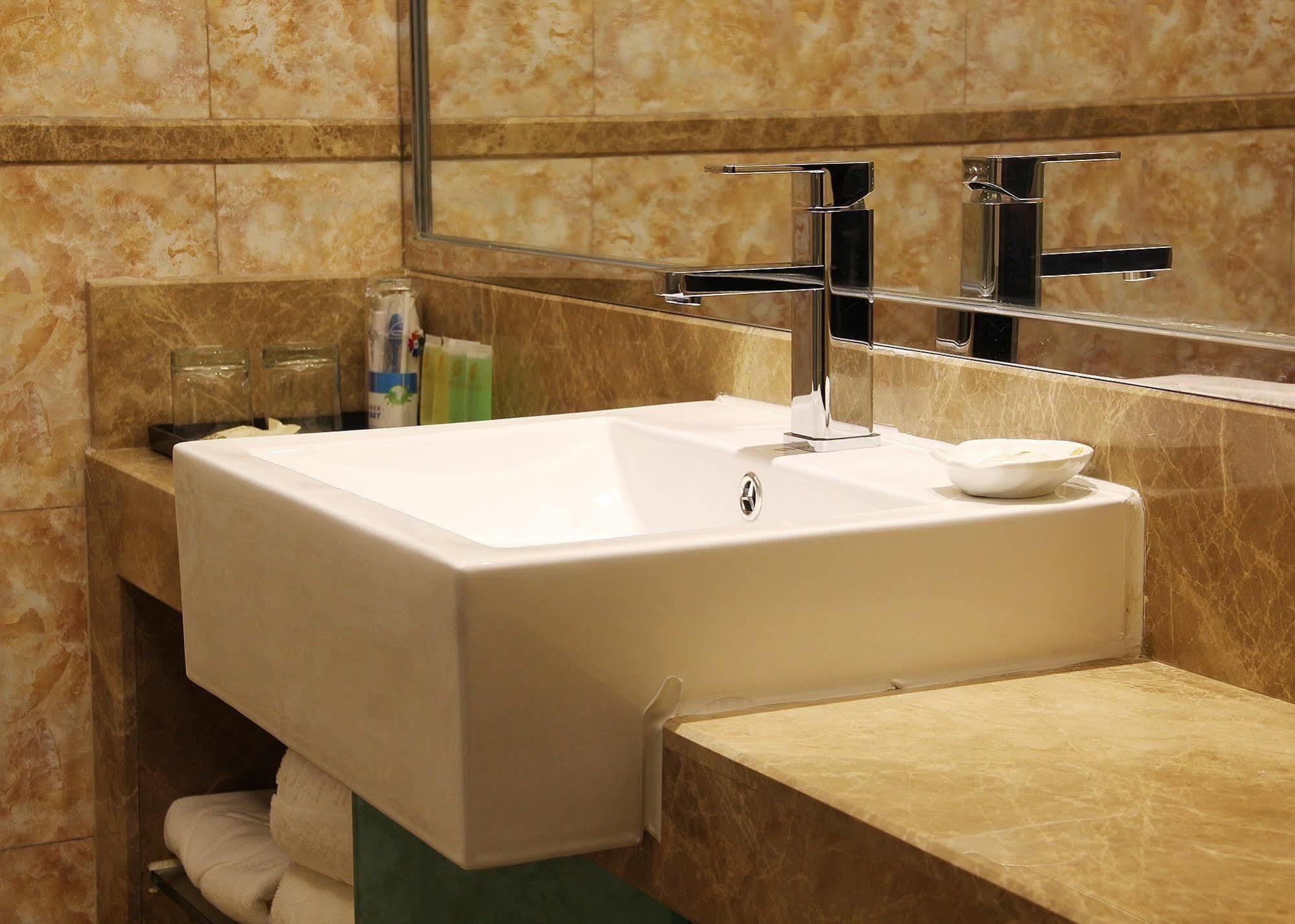 Zhuhai Platinum Holiday Hotel Extérieur photo